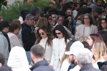 Cerimónias fúnebres de Maycon Douglas atraem multidão neste domingo.
