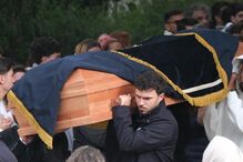 Cerimónias fúnebres de Maycon Douglas reuniram familiares e amigos