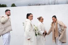 Familiares no funeral de Maycon Douglas, neste domingo