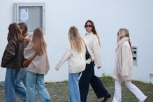 Cerimónias fúnebres de Maycon Douglas reúnem pessoas