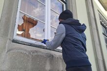 Homem detido por vandalismo no Tribunal de Viana do Castelo, após partir janelas