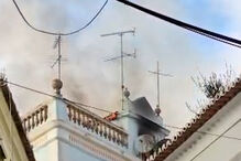 Incêndio deflagra em prédio no Largo das Olarias em Lisboa