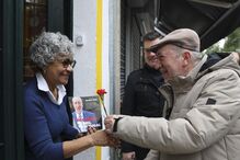 António Filipe apela ao voto com cravo vermelho