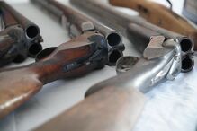 Oficial de justiça mete licença sem vencimento para traficar armas