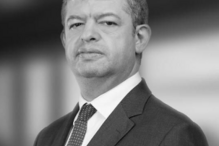 Morte de banqueiro português envolta em mistério. Foi encontrado morto em hotel de luxo em Moçambique