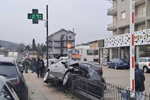 Carro descontrolado embate contra muro em Braga. Sem feridos