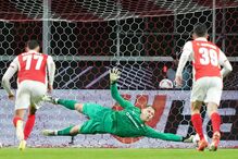 Benfica tenta desviar Hornicek do FC Porto