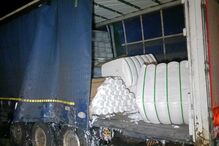 Camião acidentado na Trofa causa feridos e espalha carga pela via