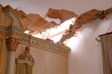 'Caiu a parede e o teto, mas o altar ficou intacto': Novas imagens mostram destruição na capela do palacete de José Cid