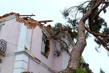 Temporal causa destruição na casa de José Cid em Mongofores