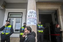 Polícias asseguram acesso a Wi-Fi e carregamento de telemóveis