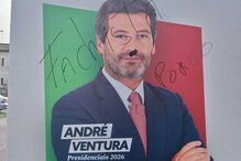 Cartazes de campanha de André Ventura vandalizados no distrito de Aveiro