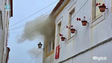 Incêndio urbano em Vila Viçosa deixa casal de idosos desalojado