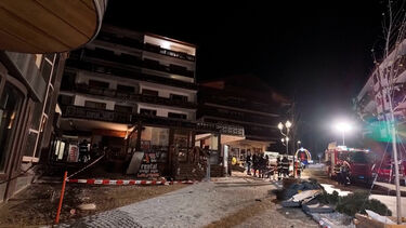 Feridos em incêndio em bar de estância suíça levados para hospitais de países vizinhos  