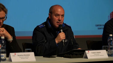 Autoridades acreditam que “velas foguete” nas garrafas de champanhe possam estar na origem de incêndio em bar na Suíça