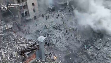 Imagens aéreas mostram impacto de ataque com mísseis em Kharkiv