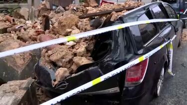 Muro de prédio devoluto desaba e destrói dois carros em Lisboa