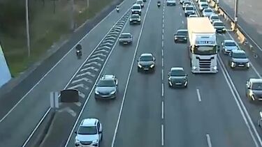 Centenas de condutores buzinam em protesto contra portagens na ponte 25 de Abril