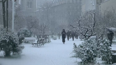 Paris coberta de neve com descida acentuada das temperaturas 