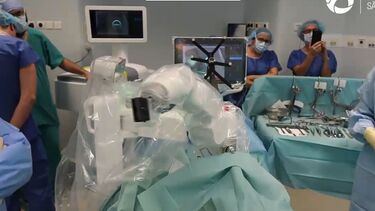 Hospital de São José realiza a primeira cirurgia à coluna com recurso a um robot