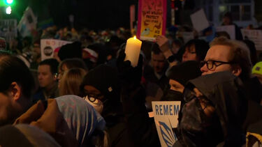 Centenas protestam e fazem vigília após morte durante operação do ICE em Minneapolis
