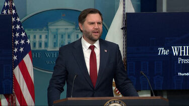 JD Vance afirma que agente do ICE envolvido em tiroteio fatal tem “imunidade absoluta”  