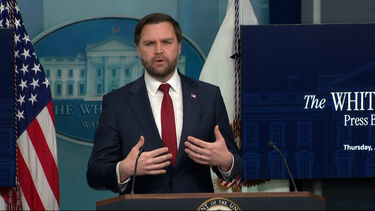 “Que jovem mãe decide atirar o seu carro para a frente de agentes do ICE?”: JD Vance critica atuação de mulher morta pelo ICE  