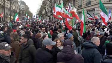 Marcha em Paris manifesta solidariedade com protestos no Irão 