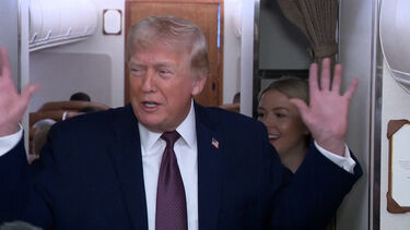 Trump faz piada sobre turbulência a bordo do Air Force One 