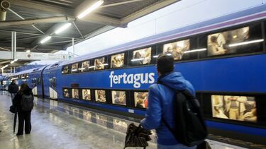 Saia mais cedo ou mude de rota: Fertagus com comboios suprimidos e atrasos na Ponte 25 de Abril