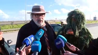 Manuel João Vieira vê tudo ao contrário na floresta e na paisagem