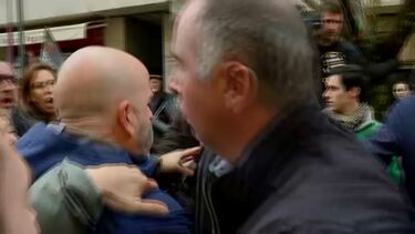 Lesados do BES confrontam Marques Mendes e empurram jornalistas em Arcos de Valdevez