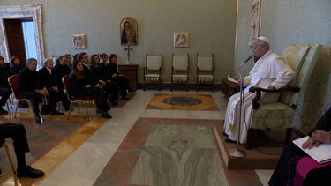 Papa Leão XIV reúne-se com famílias das vítimas de incêndio em bar suíço na passagem de ano  