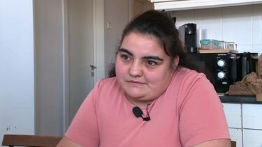 Gabriel tem paralisia cerebral e vive confinado em casa