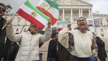 Dezenas de pessoas manifestam-se em Lisboa para pedir liberdade no Irão