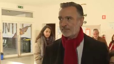 "Venham votar, não deixem os outros decidir por vós": João Cotrim de Figueiredo já votou acompanhado da neta
