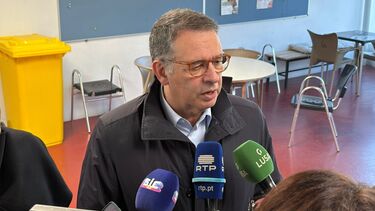 "Votei com muita emoção e esperança": António José Seguro exerce o direito de voto nas Caldas da Rainha