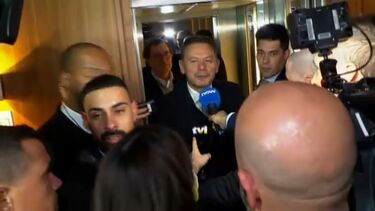 "Deixem-me dar-lhe um abraço": Montenegro junta-se a Marques Mendes após falar ao País