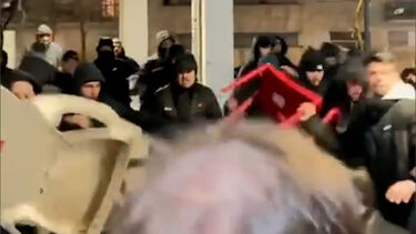 “Não há aí uma pistola?”: Confusão entre adeptos do FC Porto e V. Guimarães resulta em cadeiras no ar  