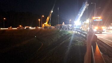 Homem ferido em despiste de camião na A28 em Esposende. Trânsito condicionado