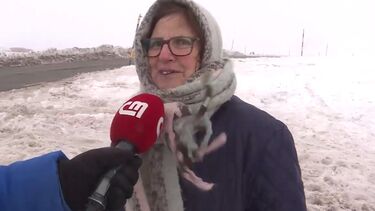 "Muito bonito": neve continua a cair na Serra da Estrela e a atrair turistas  