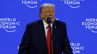 Trump baralha-se (de novo) e chama Islândia (Iceland) à Gronelândia (Greenland) perante plateia de líderes mundiais