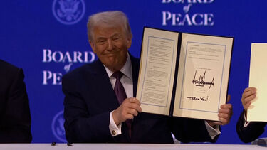 Trump assina Carta do Conselho da Paz para Gaza em Davos 