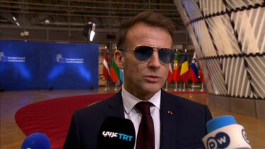 Emmanuel Macron afirma que a União Europeia deve permanecer “extremamente vigilante” devido a ameaças de Trump