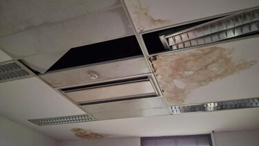 Água a pingar nos gabinetes e fita-cola a segurar tectos: Sindicato denuncia falta de condições nos tribunais