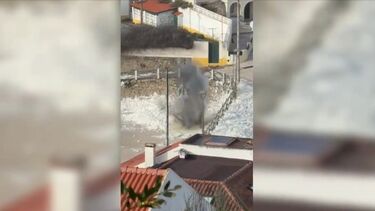 O momento em que Marinha inativa objeto desconhecido na praia de São Pedro do Moel