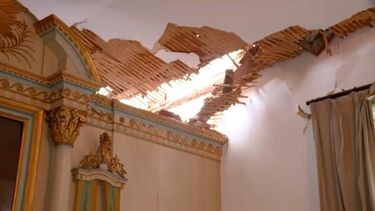 "Caiu a parede e o teto, mas o altar ficou intacto": Novas imagens mostram destruição na capela do palacete de José Cid