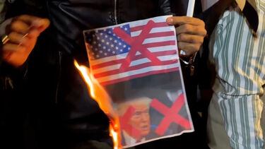 Iraquianos em Bagdade protestam contra a intervenção de Trump nos assuntos do Iraque  