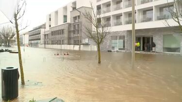 Chuva intensa e água do Rio Sado inundam estradas em Alcácer do Sal. Lar de idosos evacuado  