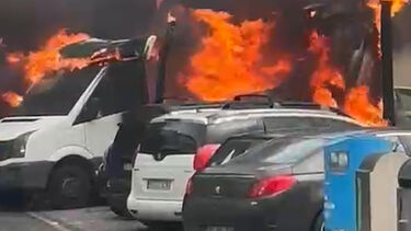 Carrinha em chamas em Lisboa. Veja o vídeo
